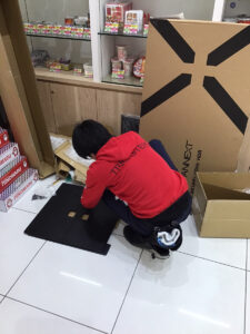 新しいサイネージ組立中！